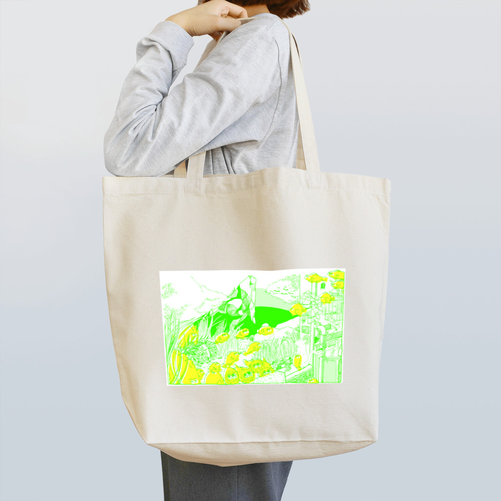 〆屋堂 suzuri店の大窓ともこもこ魚 緑 Tote Bag