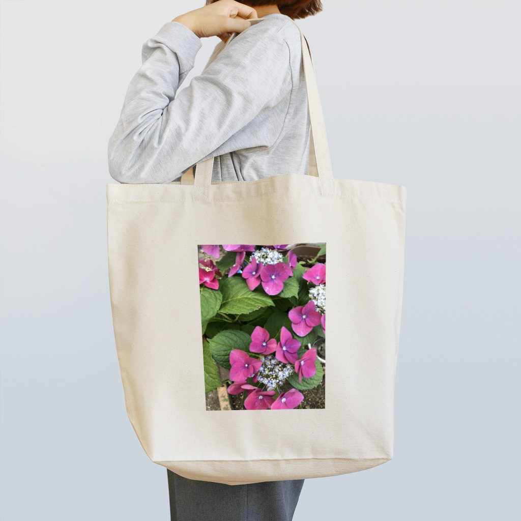 mokomamaの紫陽花Tシャツ Tote Bag