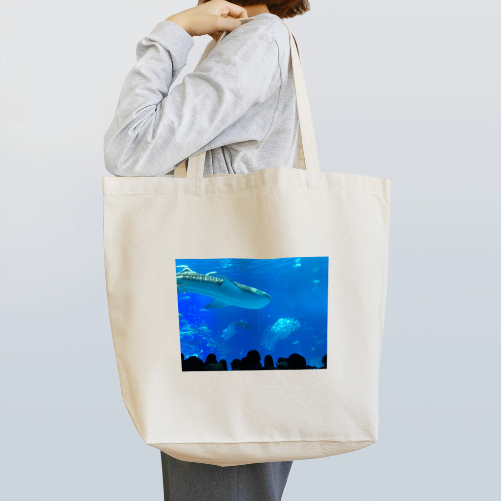 kknkakのジンベイザメの写真 Tote Bag
