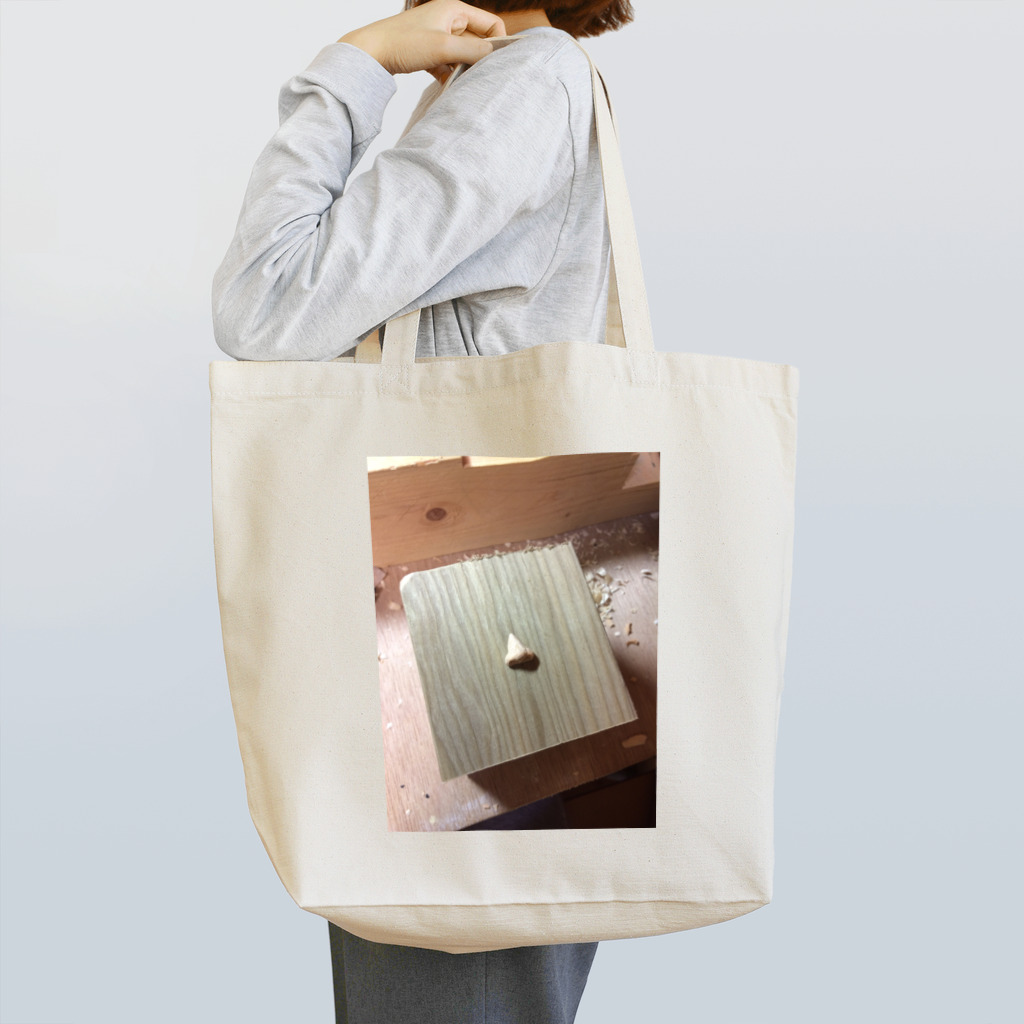 幸せな人の木彫りの鼻 Tote Bag