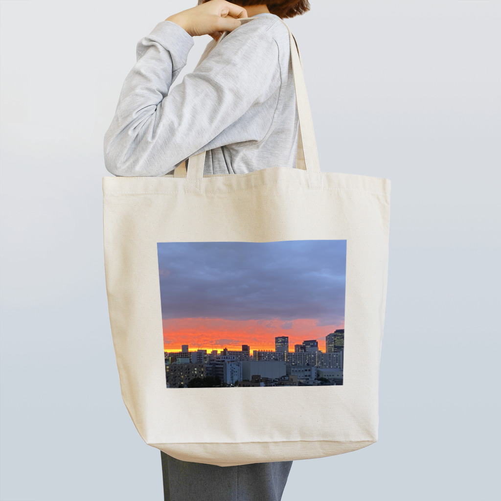 うさぎ少年アンソニーの茜色の夕焼け Tote Bag