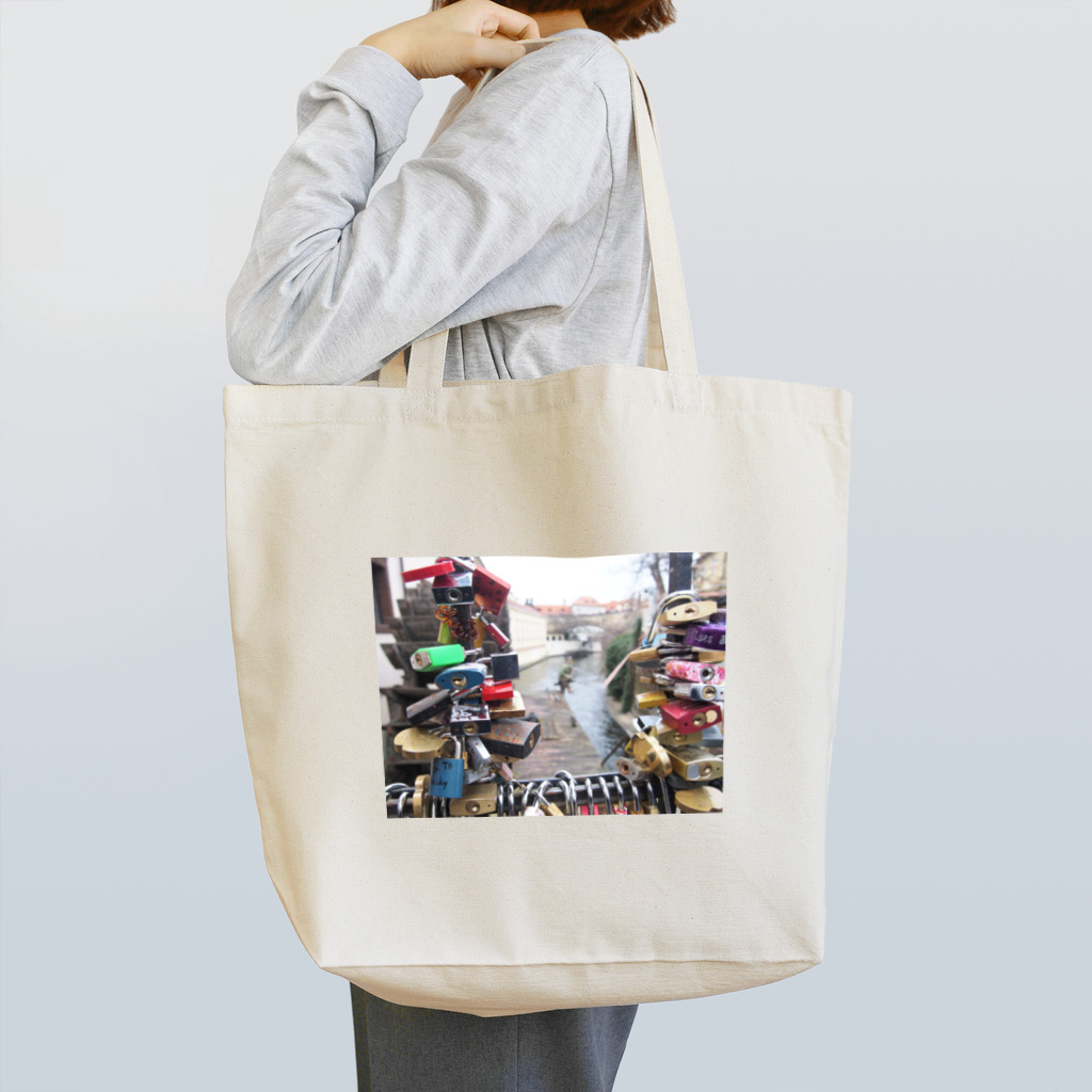 こけしのプラハの街角にて Tote Bag