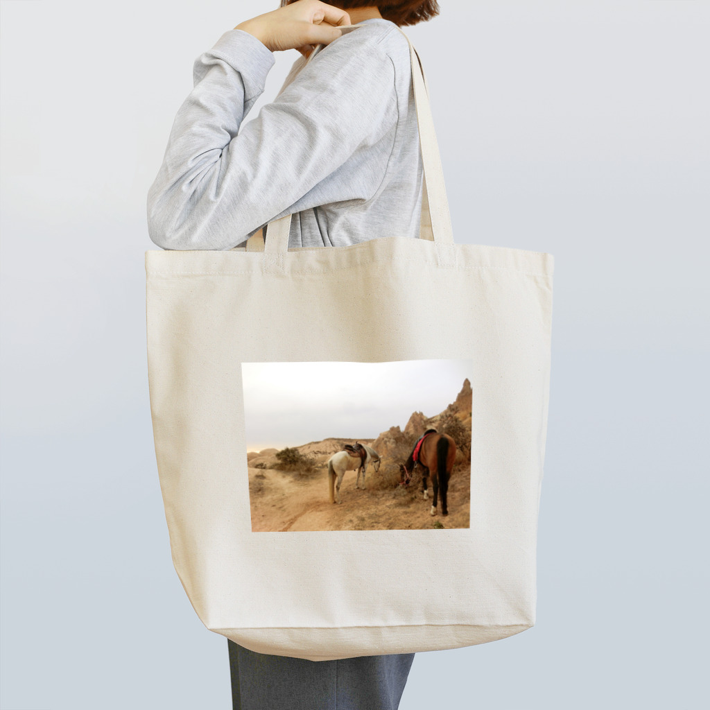 Love Treeの旅先の馬 Tote Bag