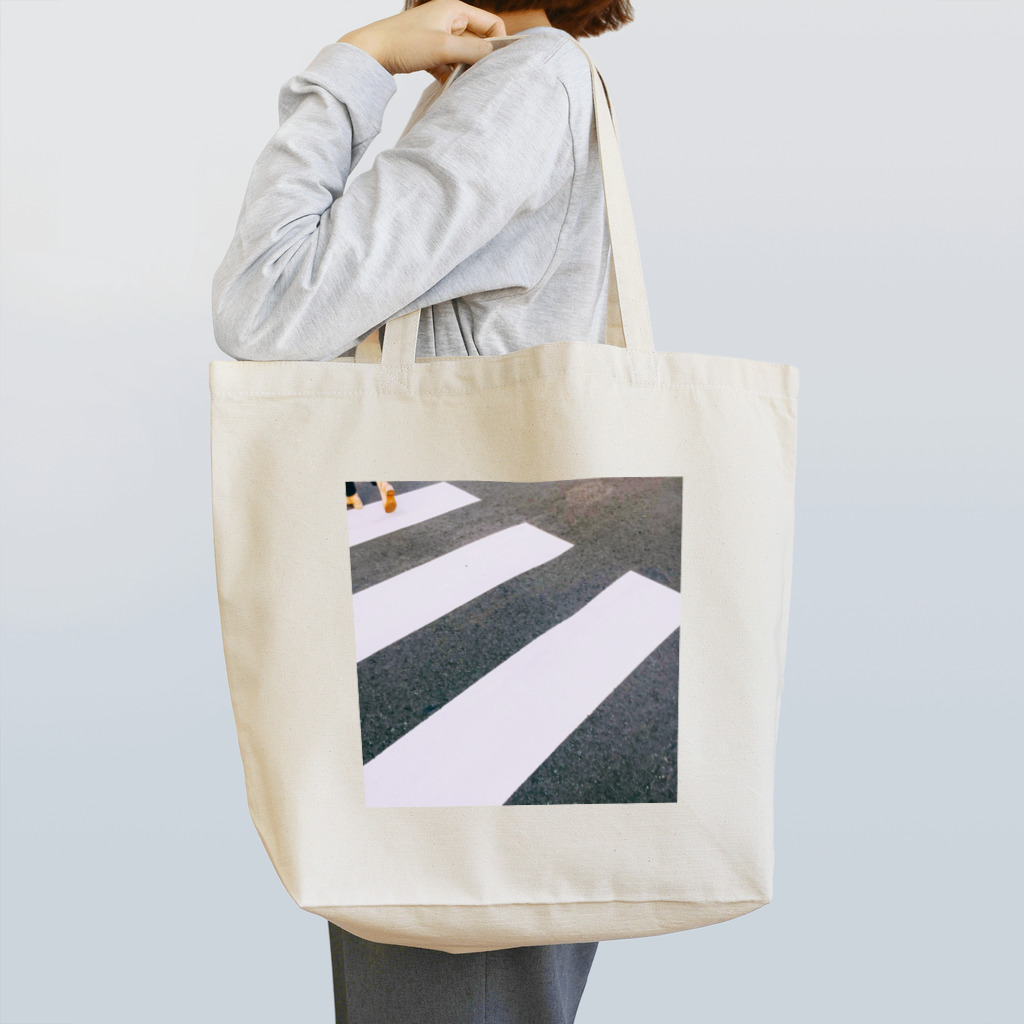 la tcshaの“道を渡って” Tote Bag