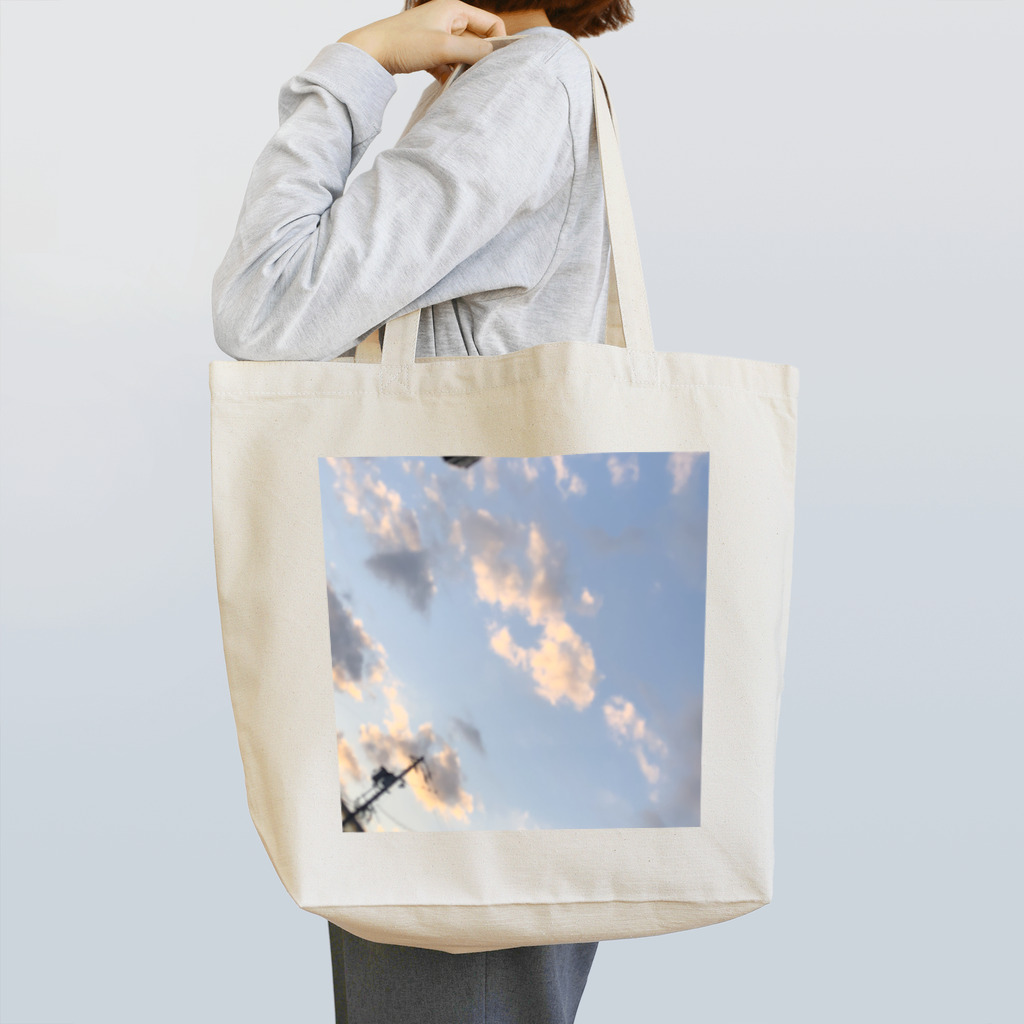 Kwihnkの朝5時の空はなんだか切ない Tote Bag