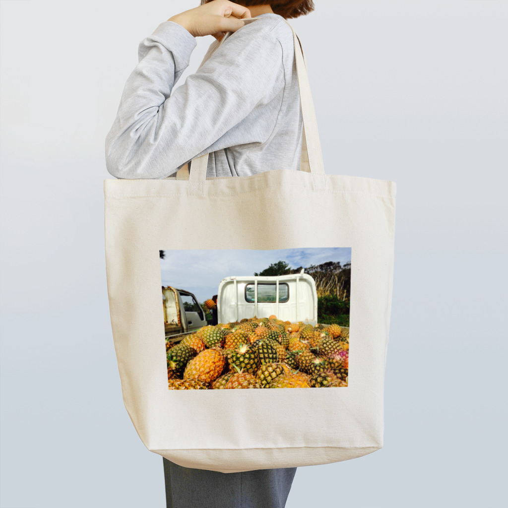 沖縄PIG up!!のパインアップル収穫フィー。 Tote Bag