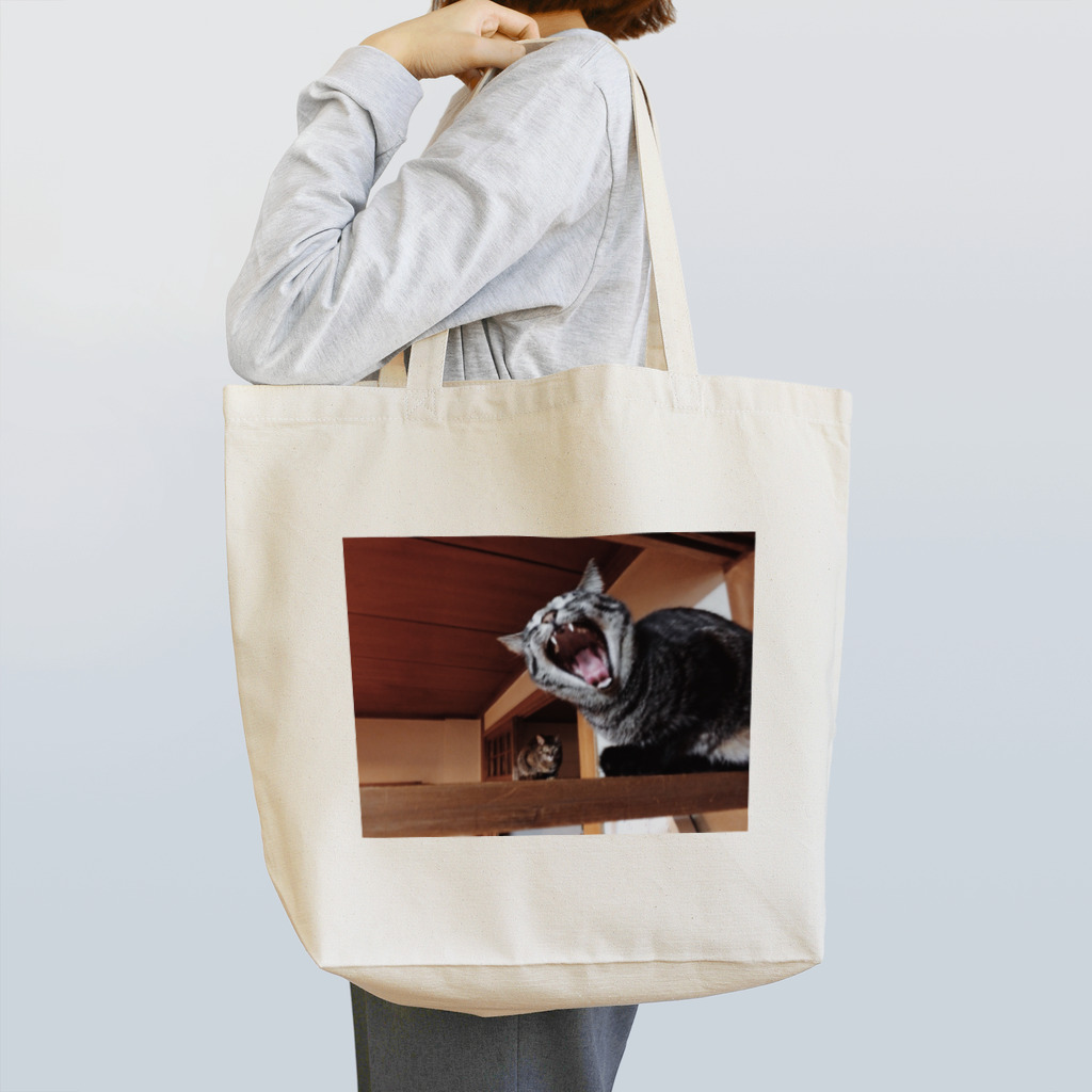 猫専門店のあくび Tote Bag