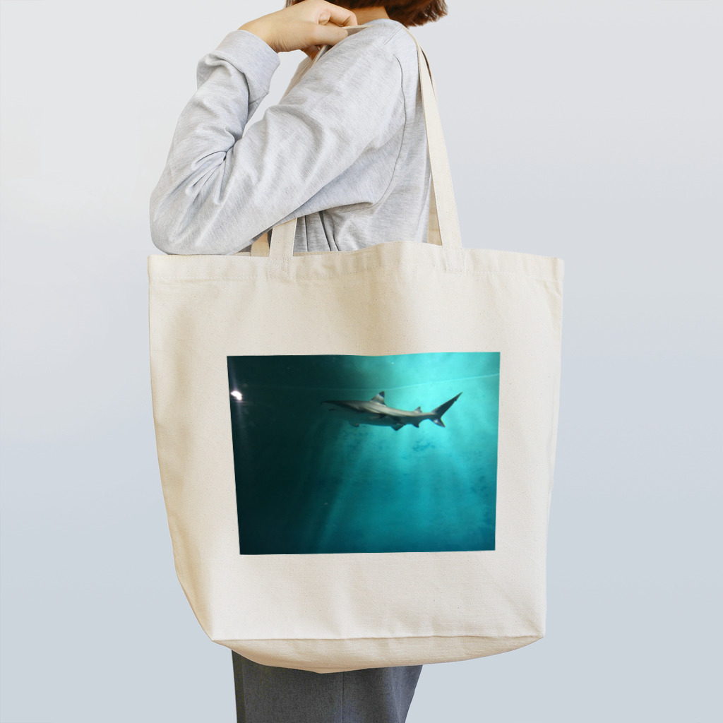 mameshi1013のかっこいいサメ Tote Bag