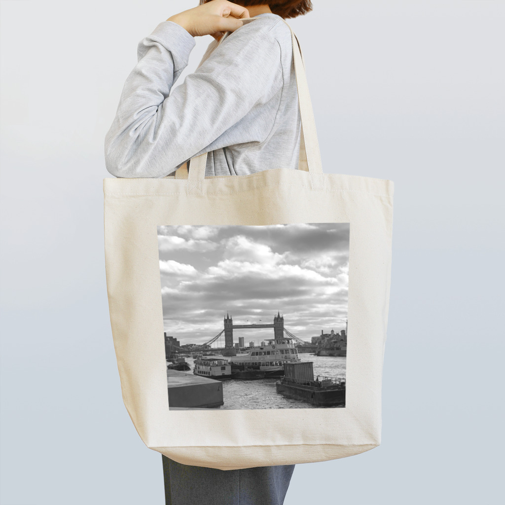 Rievolutionのテムズリバー Tote Bag