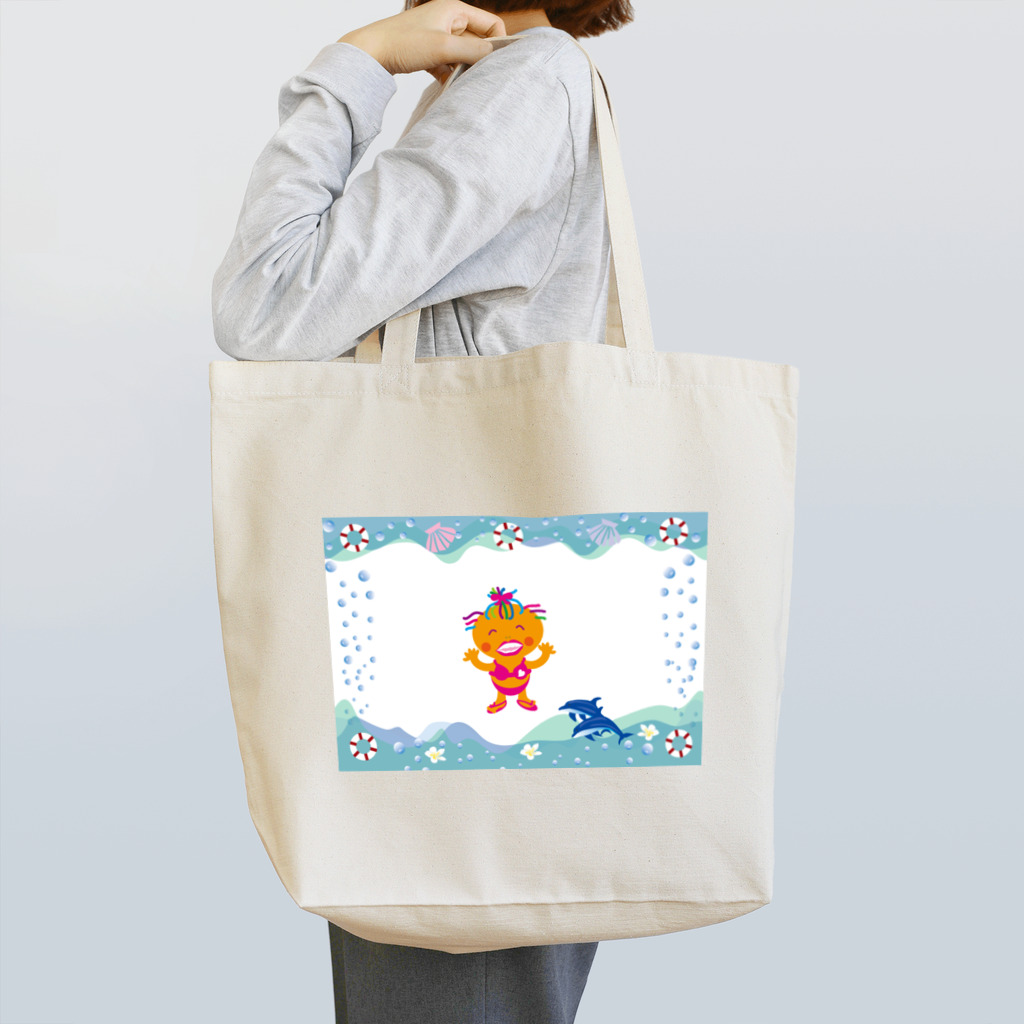 ジルトチッチのデザインボックスのイルカと遊ぶクレコちゃん Tote Bag