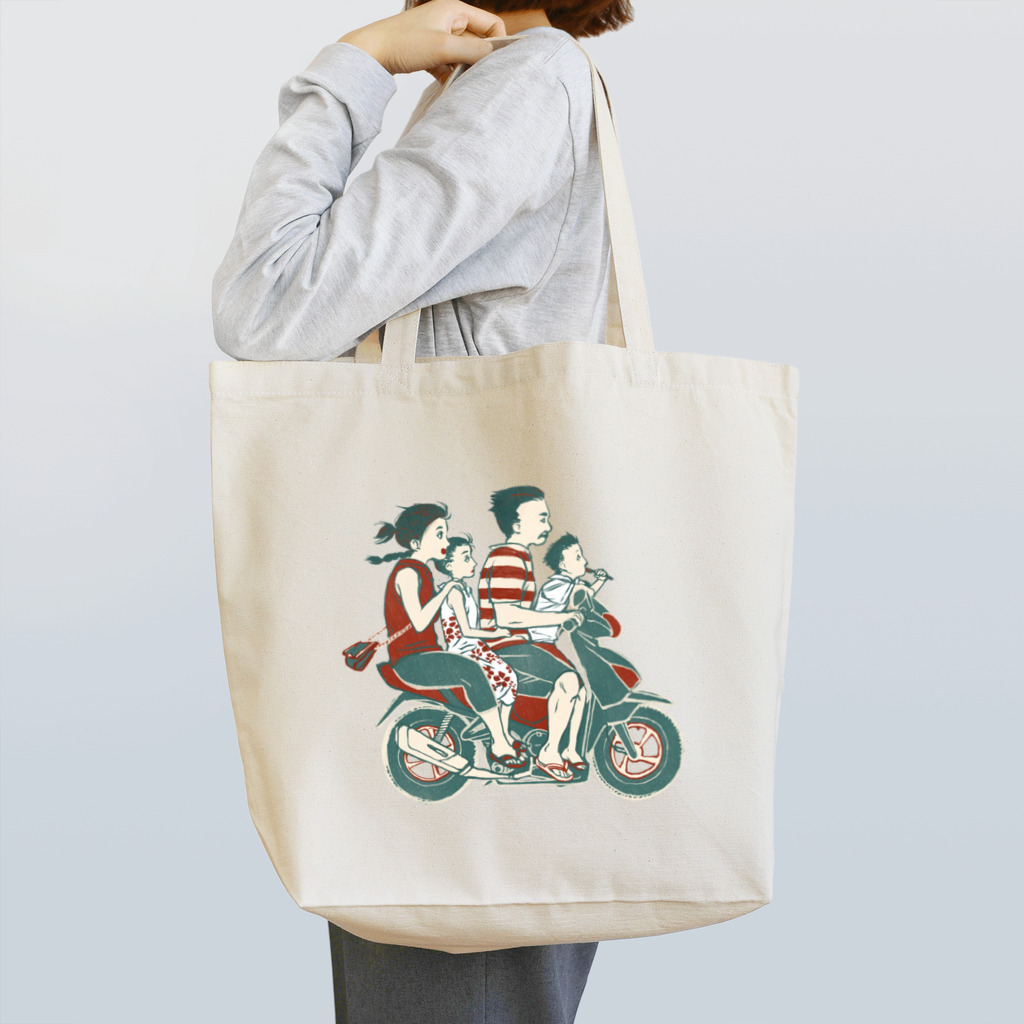 IZANAMI by Akane Yabushitaの【バリの人々】バイク家族乗り トートバッグ