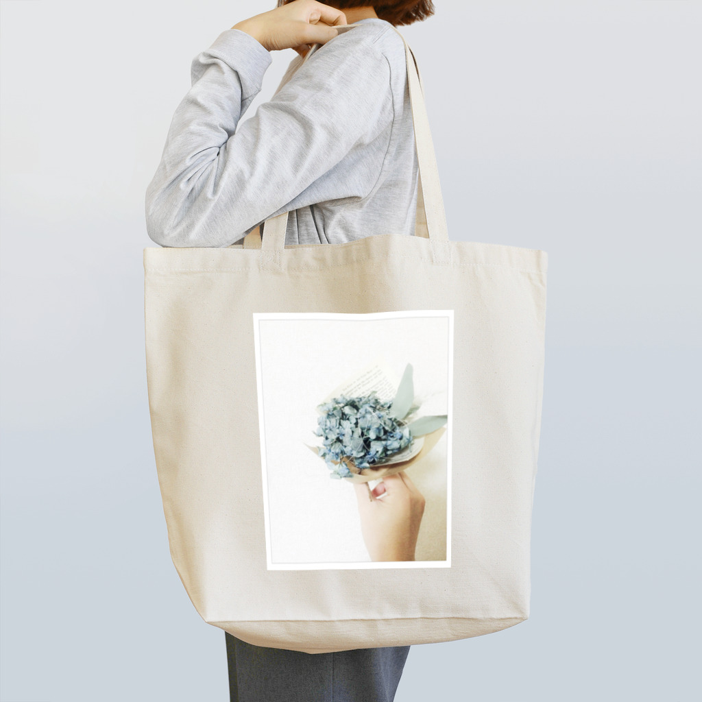 青里 優 aozato yuのBlue Tote Bag