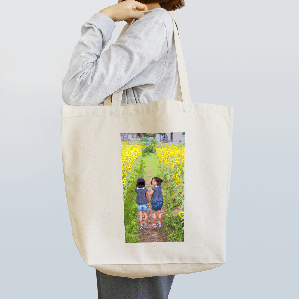 Vampmie Kotaniのひまわり畑と双子の女の子 Tote Bag