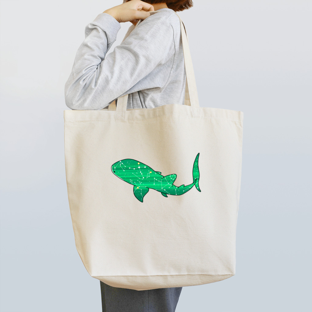 ふとんにおぼれるのジンベエザメ 夏の星座 緑 Tote Bag