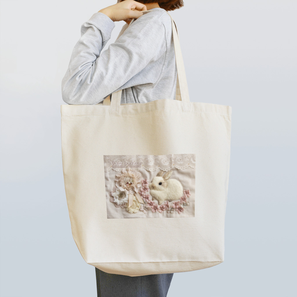 しみずゆうこ(^^)うさぎとインコの羊毛刺繍のうさぎ白A Tote Bag