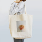 クワモト カツヒコのブロンドヘアの花 Tote Bag