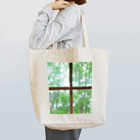 TOMOKIの店の窓越しの緑 Tote Bag