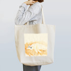 Yumi Kudo ARTの寝転がっている白猫 トートバッグ
