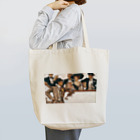 世界の絵画アートグッズのJ・C・ライエンデッカー《アロー・カラーの広告》 トートバッグ