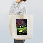 nomnomのLook up at the cherry tree Tote Bag
