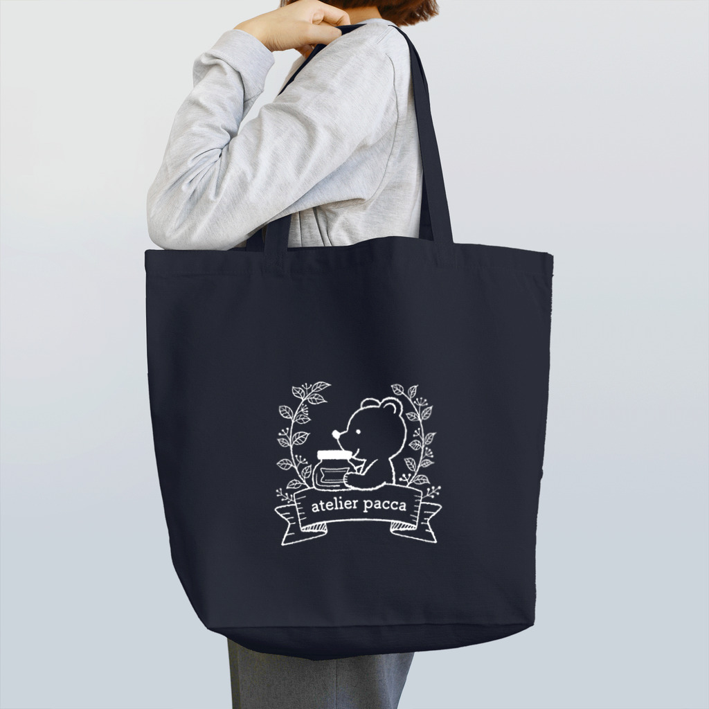 マヅメ ミユキ | atelier paccaのボトルベア（ホワイトライン） Tote Bag