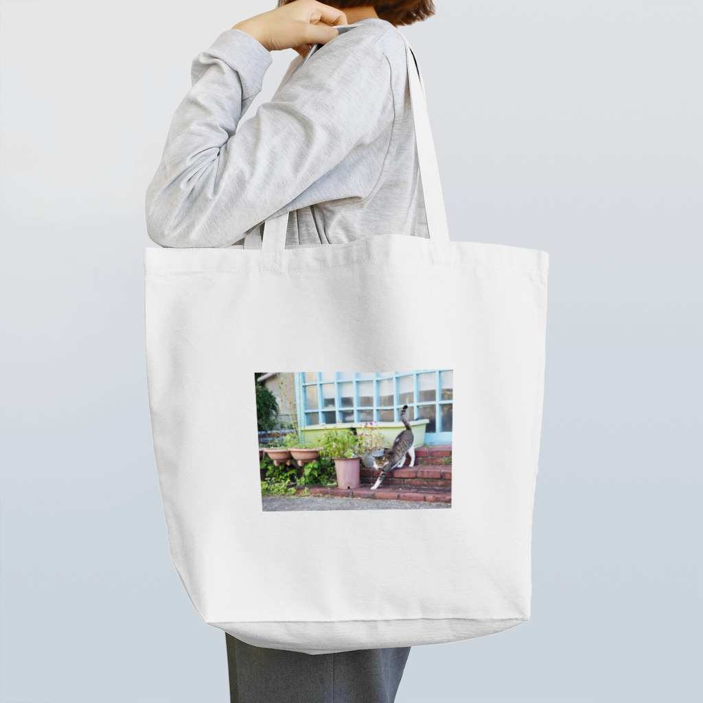 Hatsuの昼下がりの偵察 Tote Bag