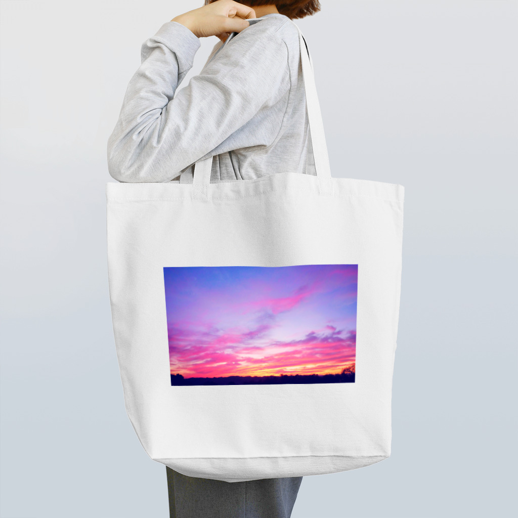 DOLUXCHIC RAYLOのPink Sunset sky Tote Bag