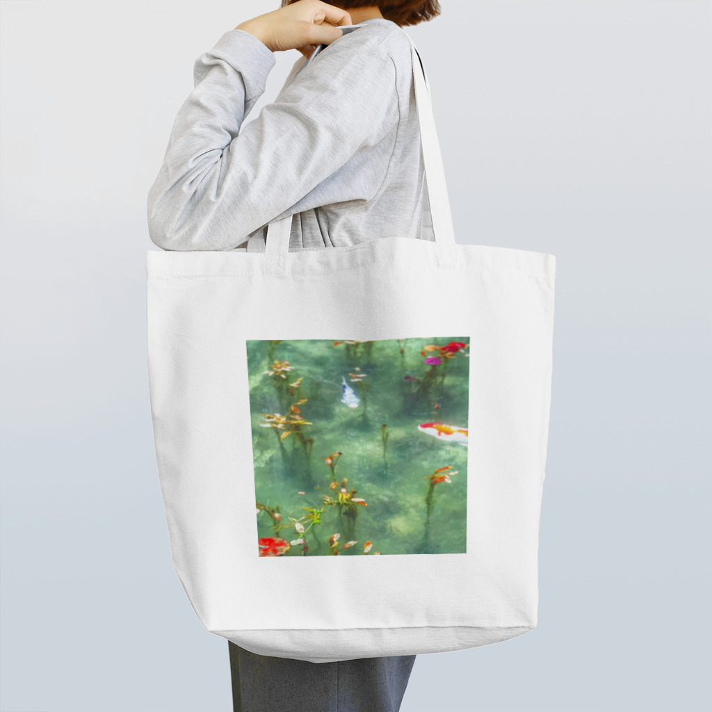 月が星を蝕べる時のモネの池の様子 Tote Bag