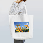poluhauの青空の下咲く花 トートバッグ