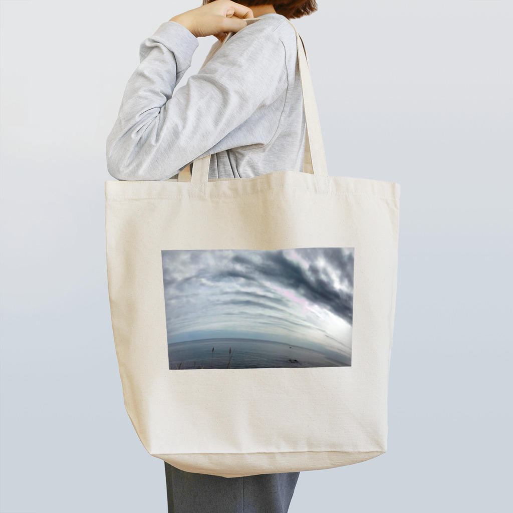 SHABBAT MOON のlandscape Tote Bag