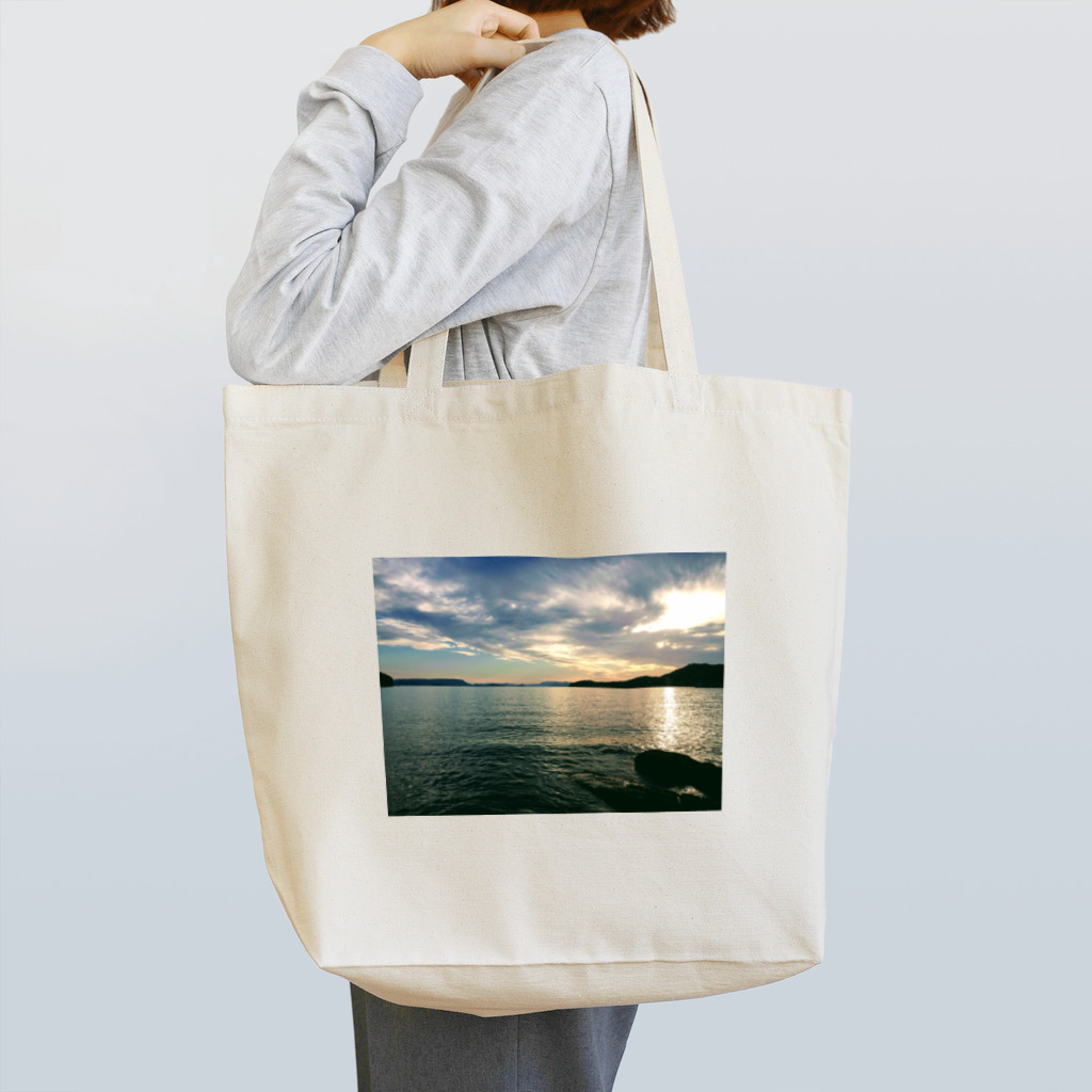 Una Villa Shopの夕焼けの空２ Tote Bag