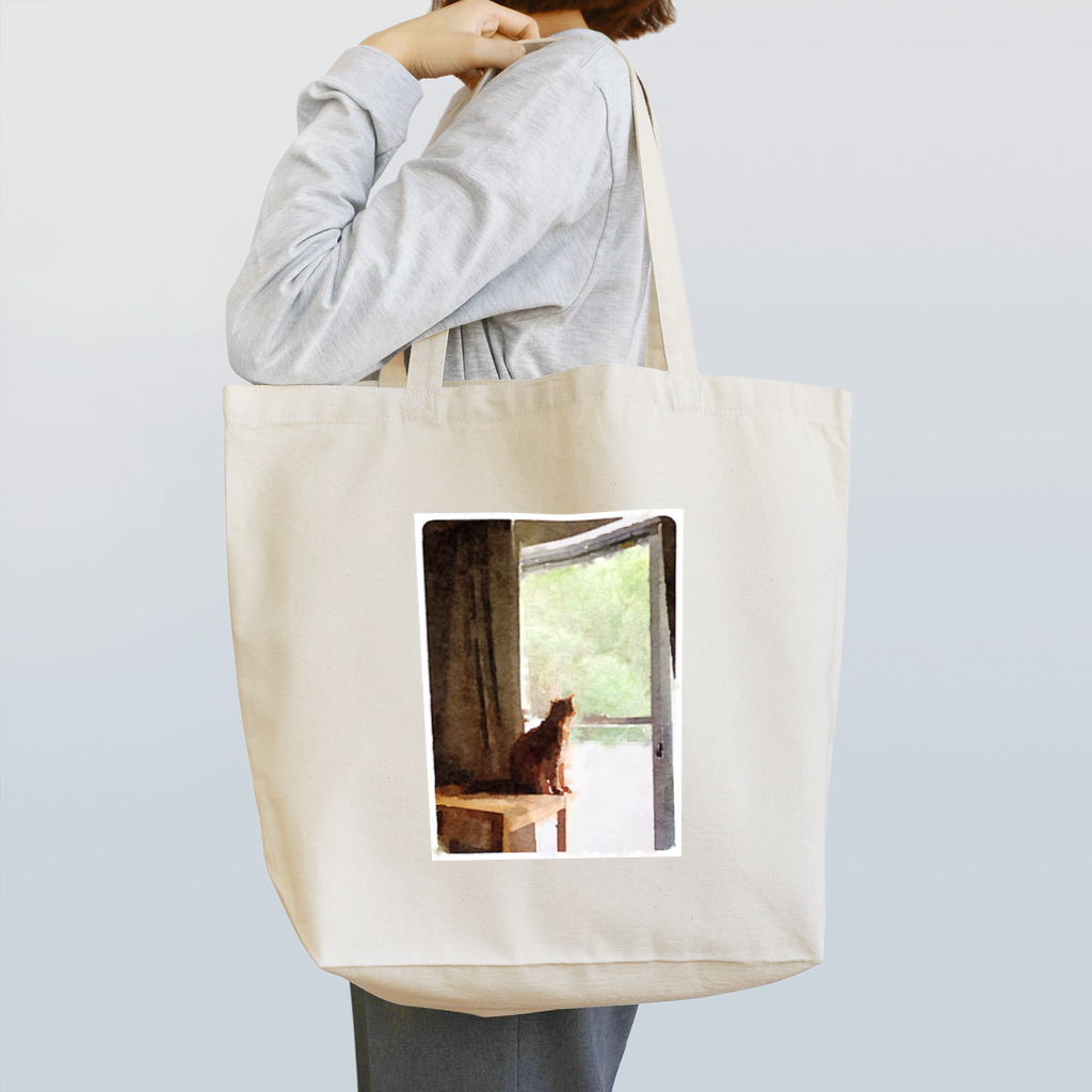 kojikaの外を見ている猫です Tote Bag