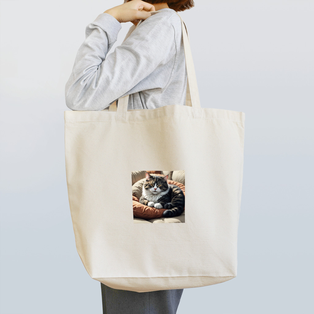 Ken17のソファのクッションの上で眠る猫 Tote Bag