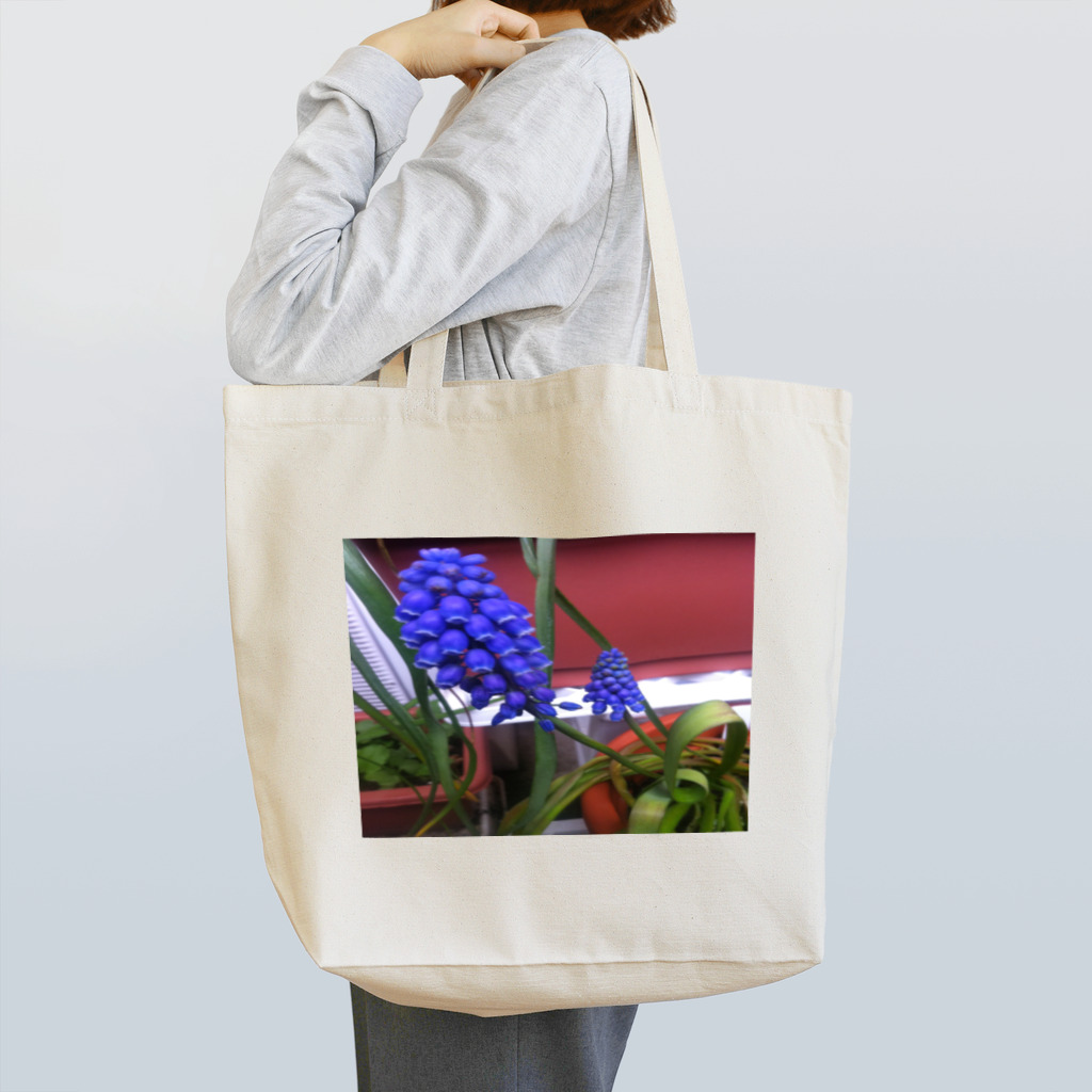 Yochan_zzzの幻想的な青い花 トートバッグ