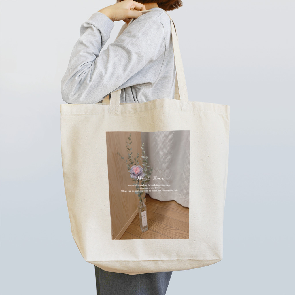 natural momentのdyed flower Tote Bag