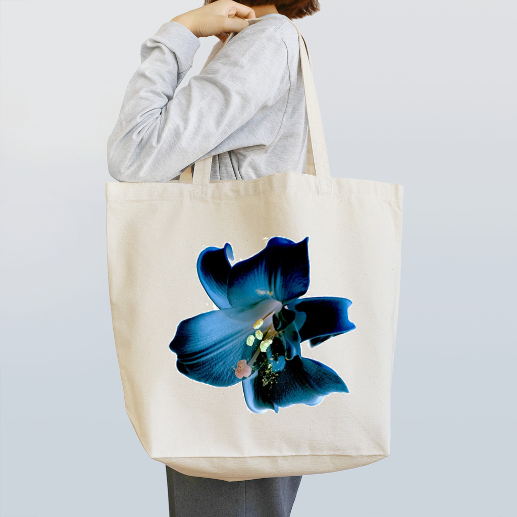 でおきしりぼ子の実験室のLily (Denim Colour) Tote Bag