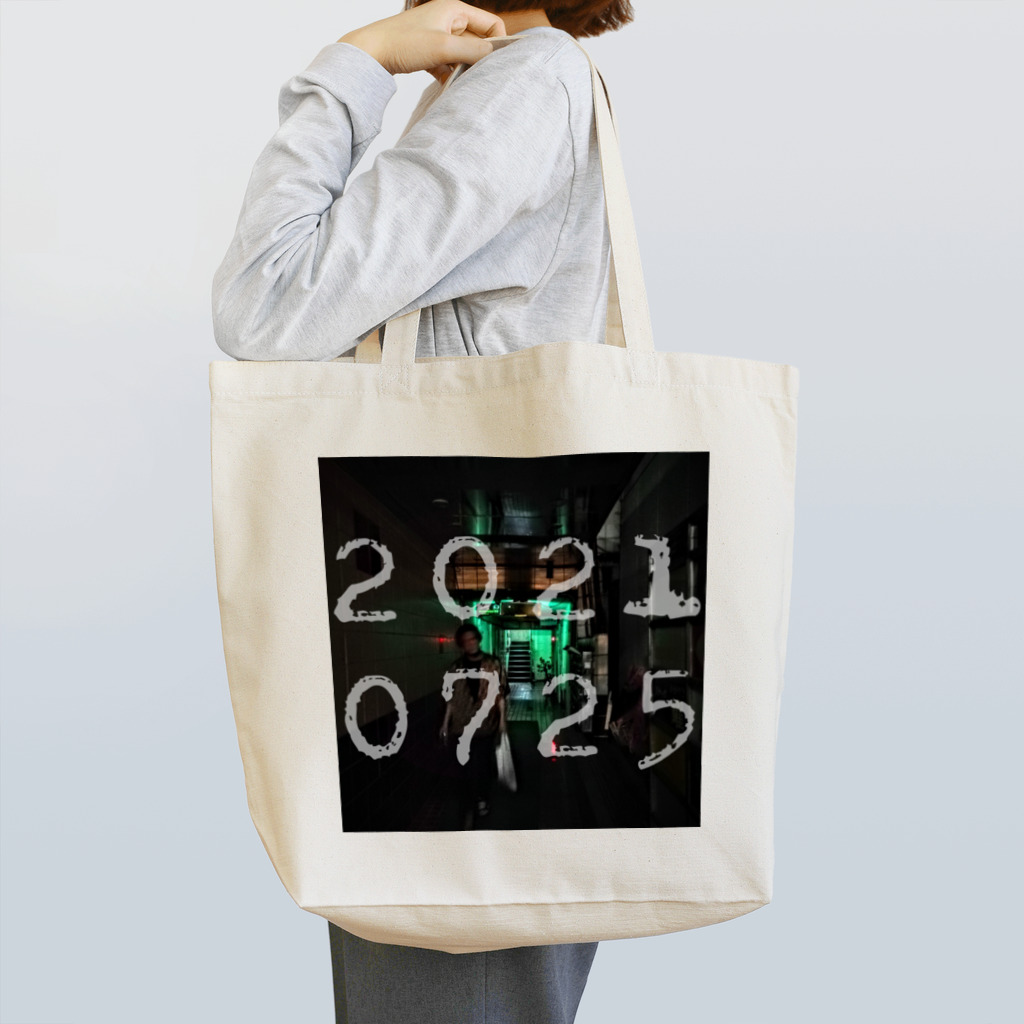 飯塚 iizukaのヒューマン3 Tote Bag