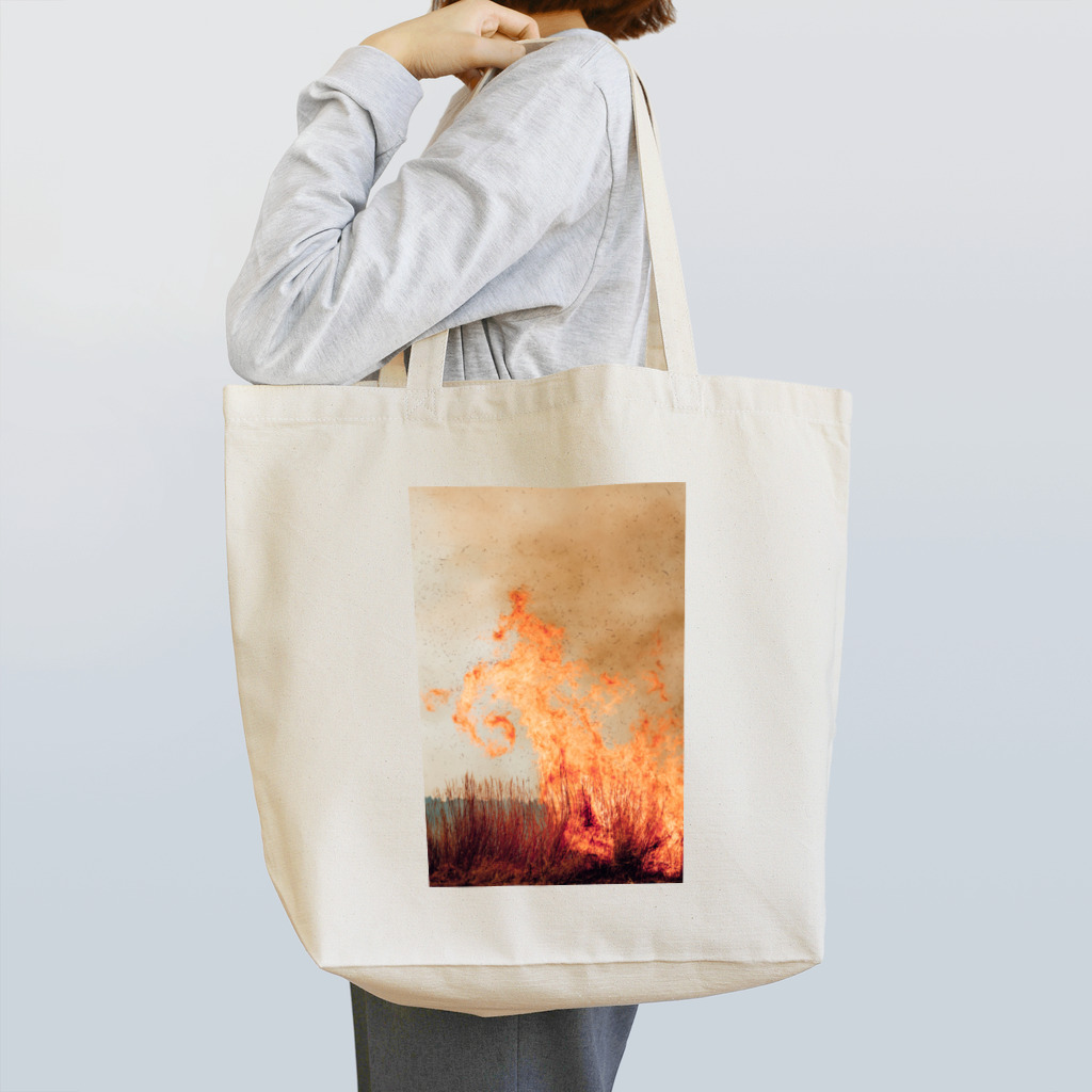 art6dのFire Tote Bag