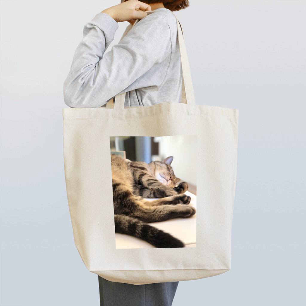 陽だまり動物病院のきじとら太陽くんスタンダードお昼寝Tシャツ Tote Bag