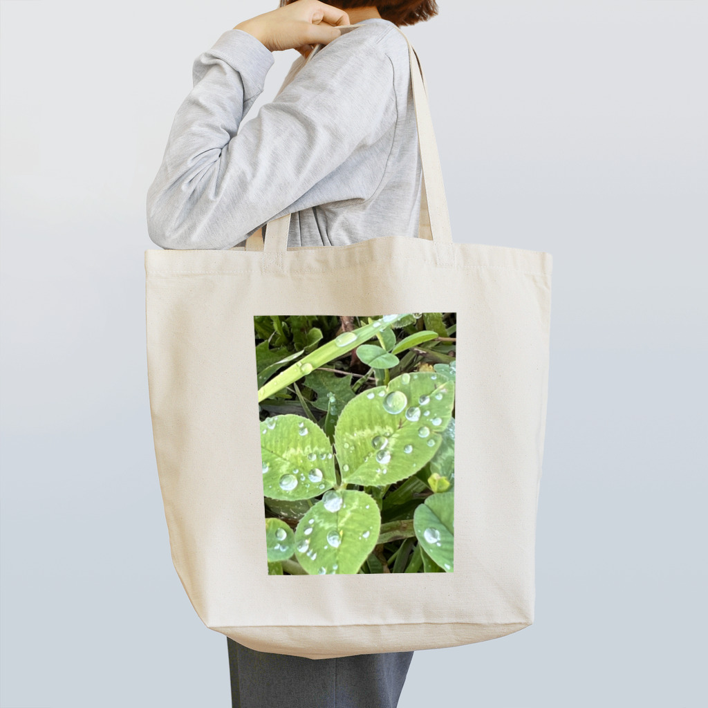 結び屋　美宇宙〜Misora〜の葉っぱの上の水玉 トートバッグ
