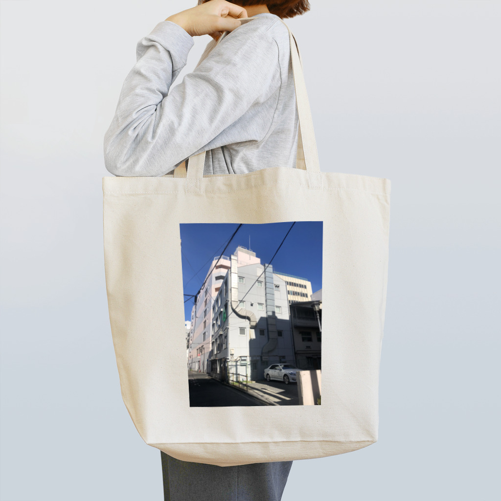 うやうやの藤沢駅の近くののビルの写真 Tote Bag