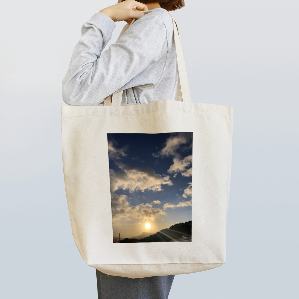 Nobuの朝の太陽と雲 Tote Bag