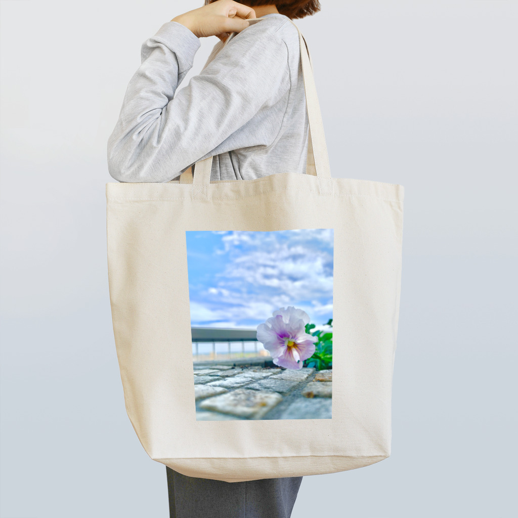 ＋nyaw colorsの青空とご機嫌な花 Tote Bag