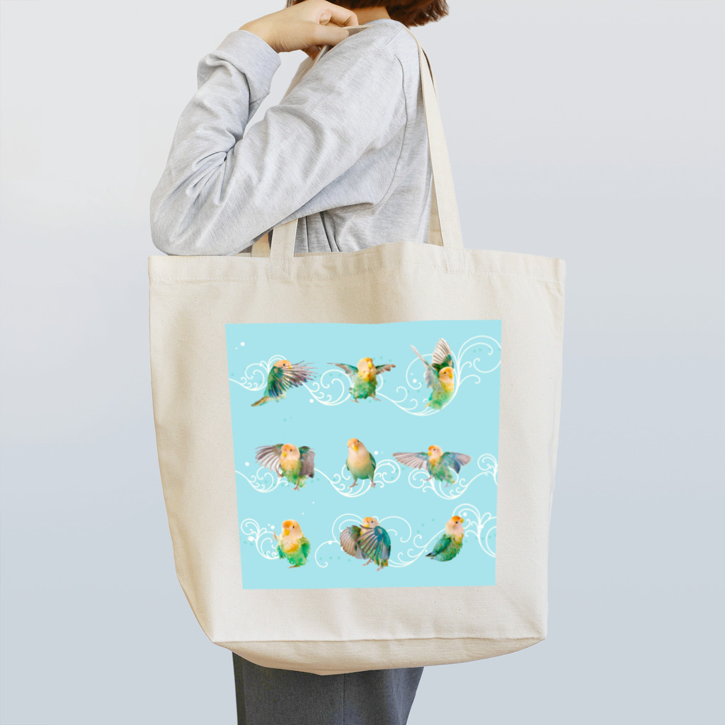 tokyoShioriのコザクラインコ水浴び連続模様・水色 Tote Bag