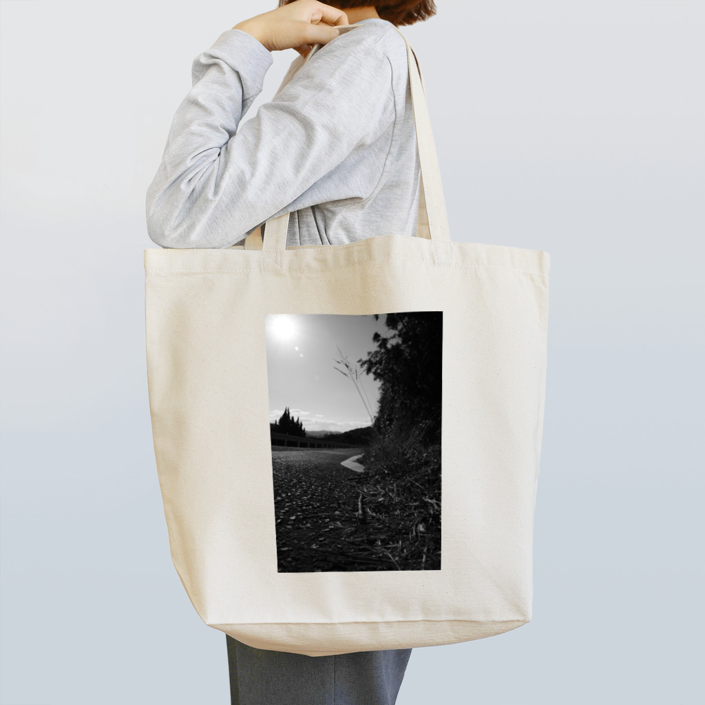 TAKUYA KUBO ISLAND PHOTOGRAPHYのネコ目線 Tote Bag