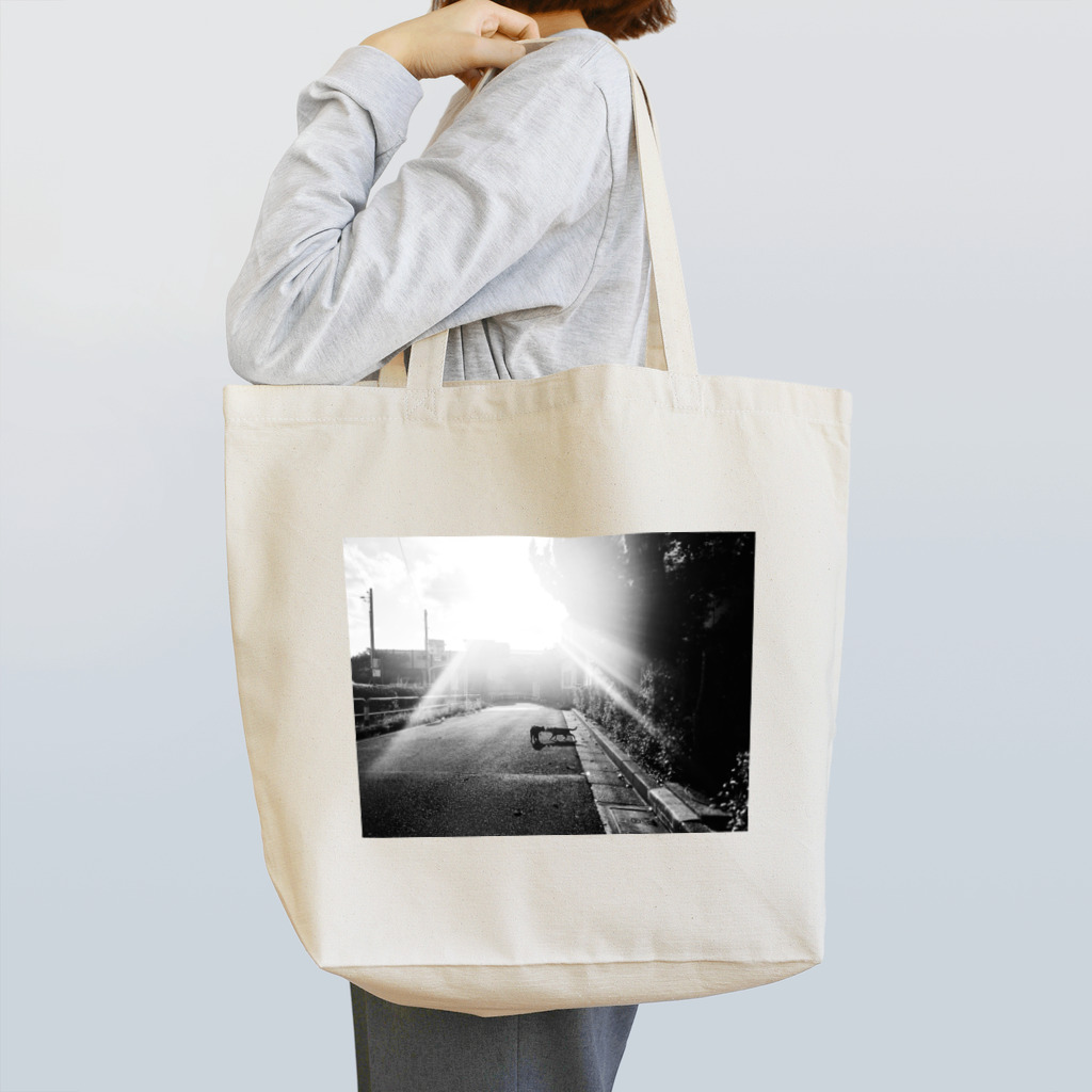 TOKYO LENDS EYES RISEのkissing cats Tote Bag