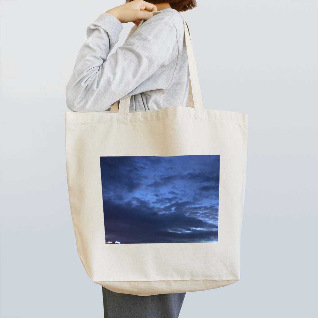 lulunkaの不穏な空 Tote Bag