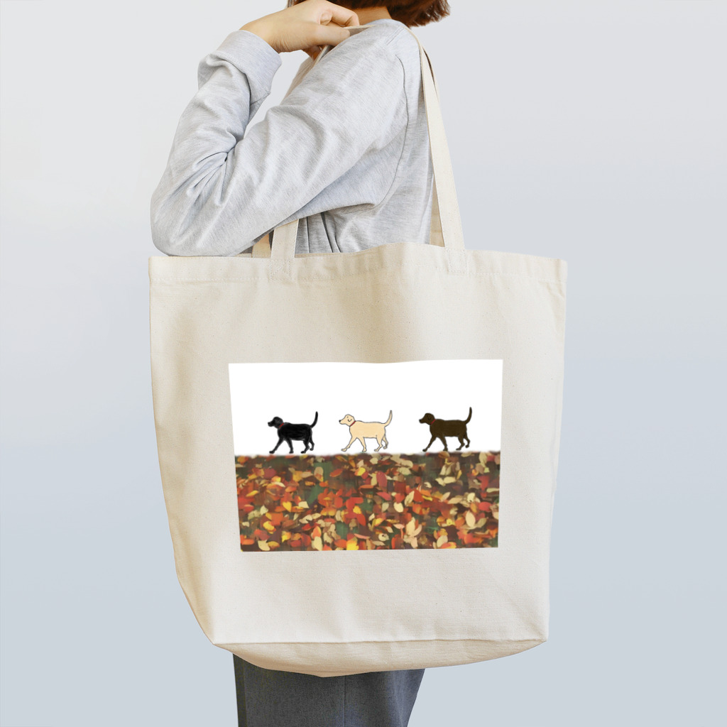 ナミノコ雑貨店のオータムラブラドール Tote Bag