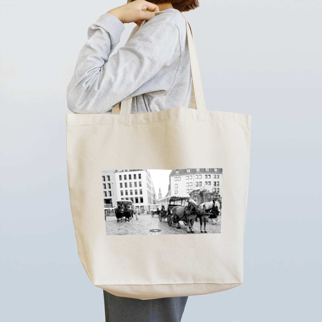 yuriekonoの馬車がいる風景 Tote Bag