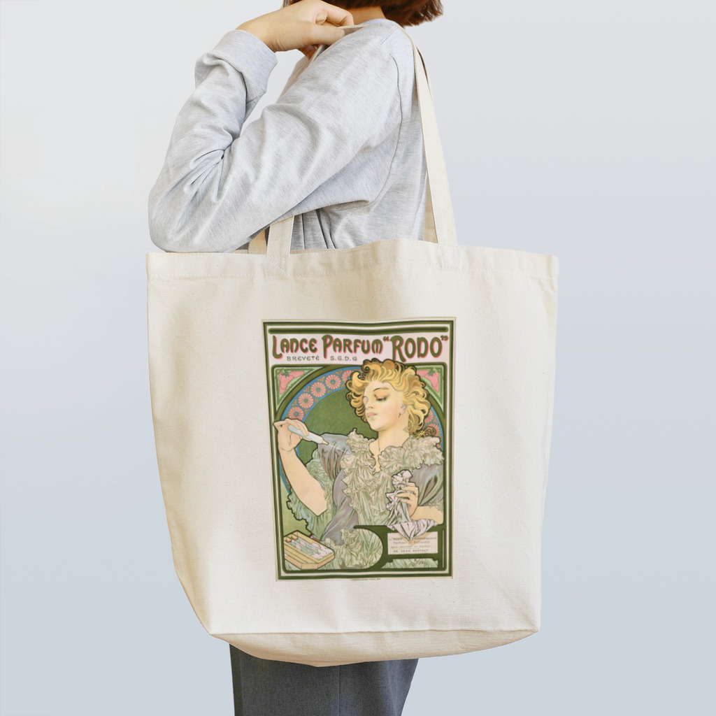 世界の絵画アートグッズのアルフォンス・ミュシャ《吹き付け式香水「ロド」》 Tote Bag